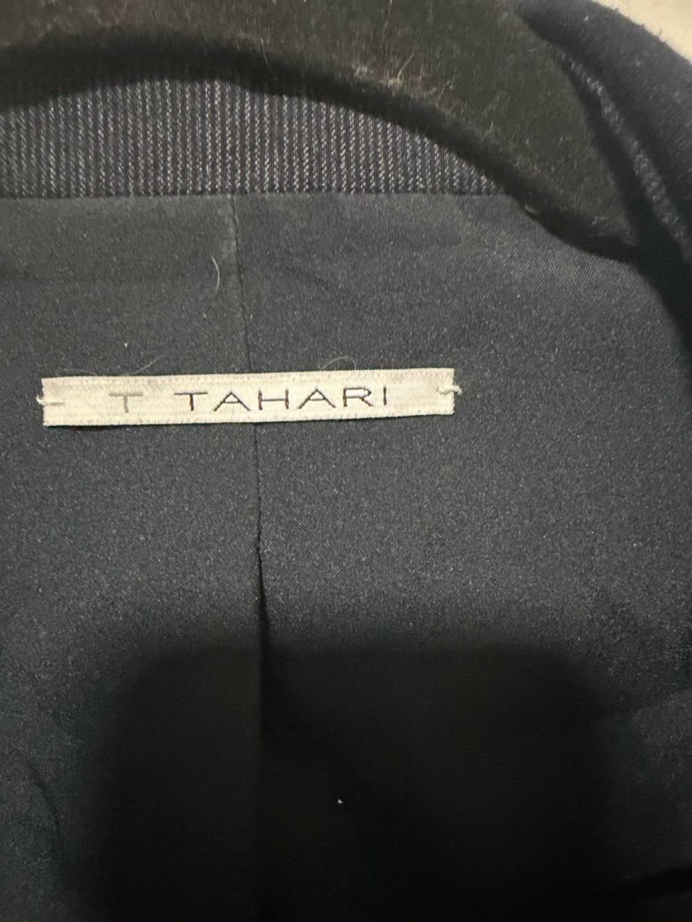 T Tahari Women’s Navy Single-Button Suit Jacket and Trousers - Picture 2 of 12
